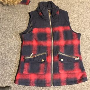 Flannel vest with detachable hood with fur lining